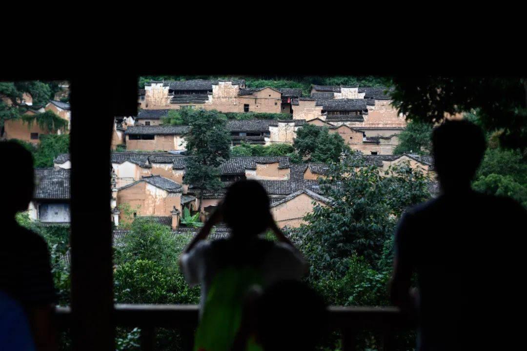 罗曼股份-10.0%跌停，总市值42.74亿元